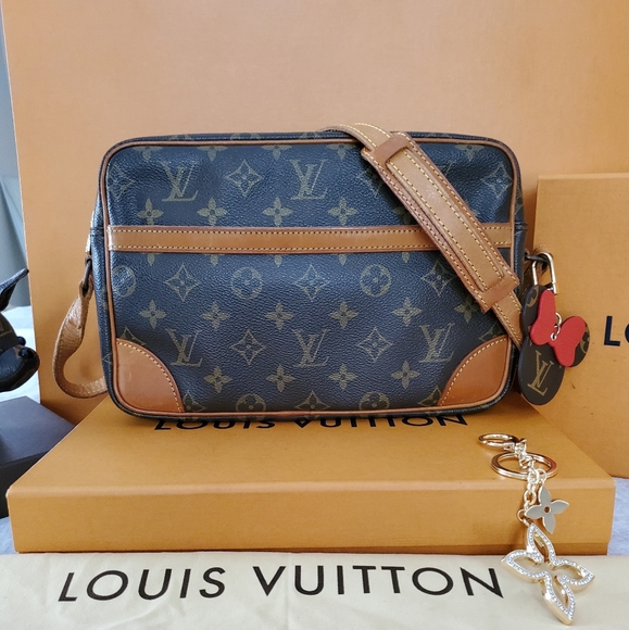 Louis Vuitton Handbags - 🎀Louis Vuitton Trocadero 27 Women's Crossbody Bag🎀